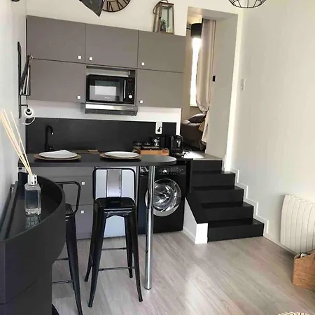 Moderne A Ferrand - 35 M² + Parking Gratuit Appartement *